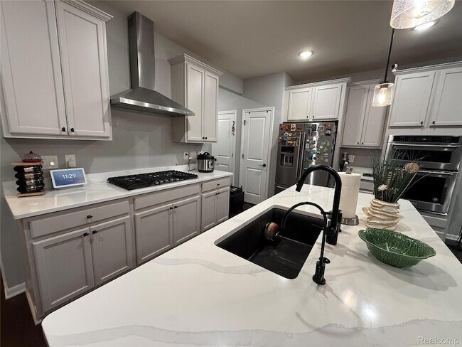 Building Photo - 4811 Broomfield Way