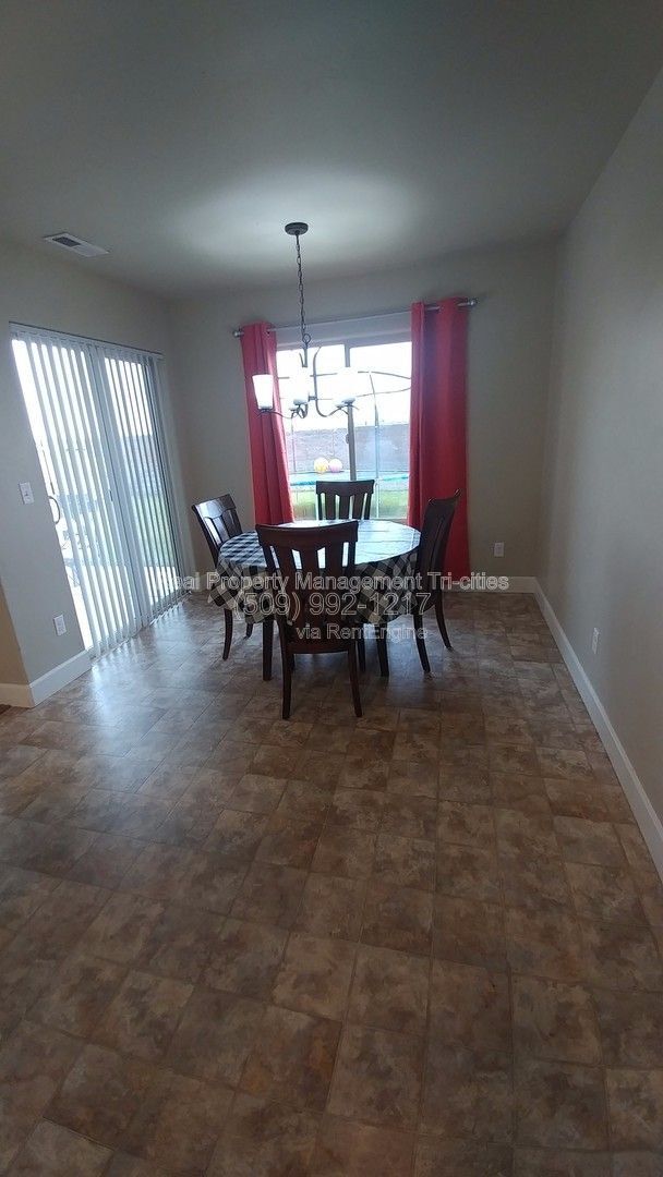 Building Photo - 605 Pradera Ct