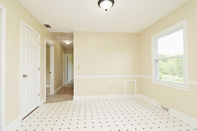 Building Photo - 10 Acre Scottsville Farmette - Bring Your ...
