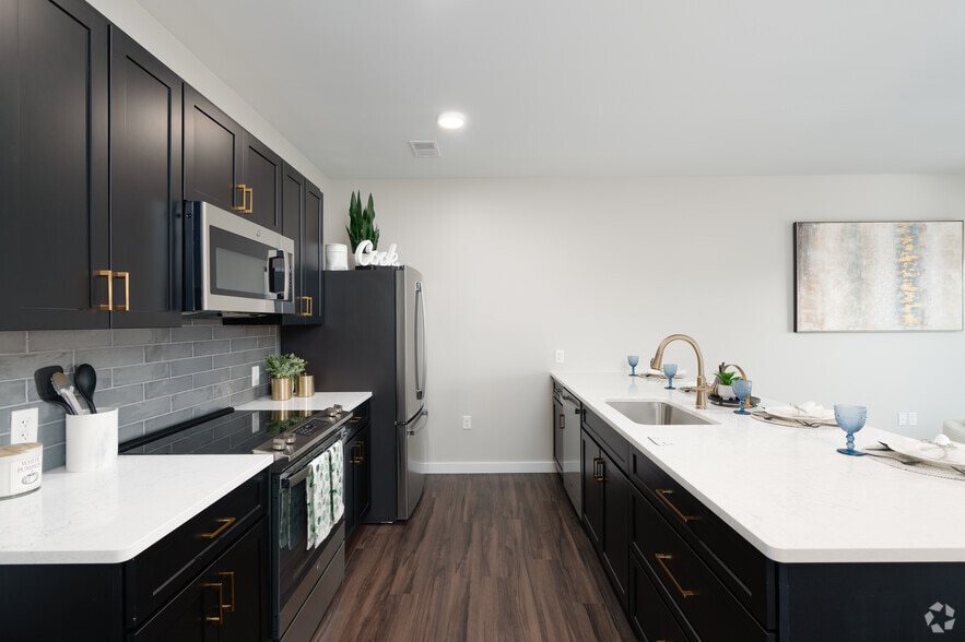 Primary Photo - Station on Main