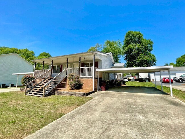 Building Photo - 1004 Orangewood St