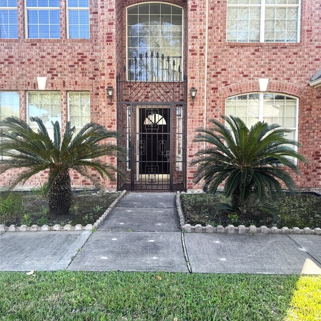 Building Photo - 6611 Sunrise Valley Ln