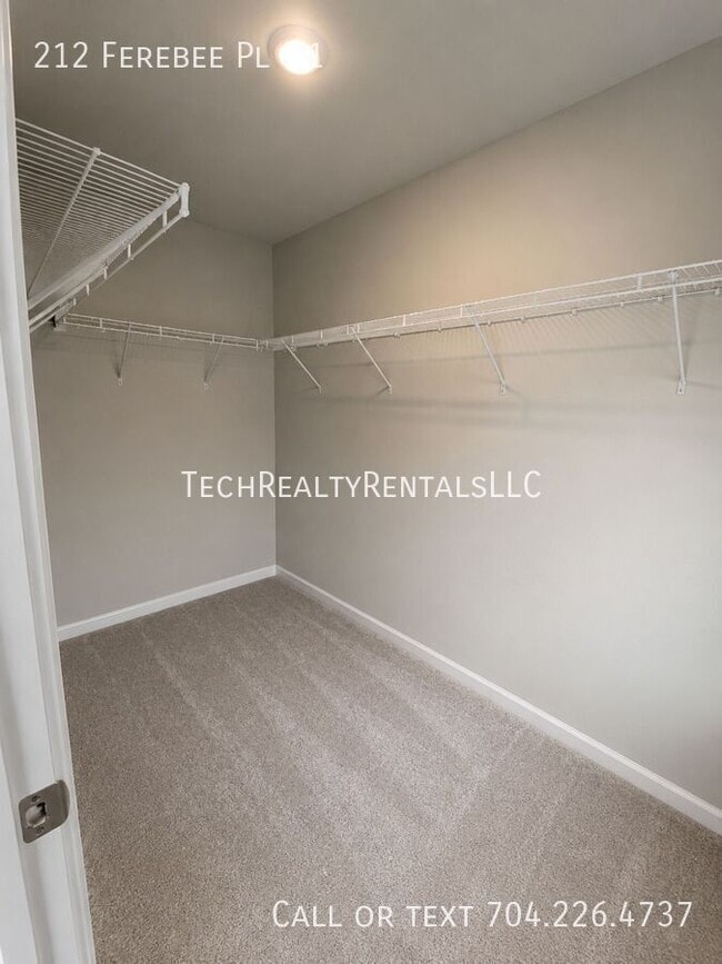 Building Photo - 212 Ferebee Pl