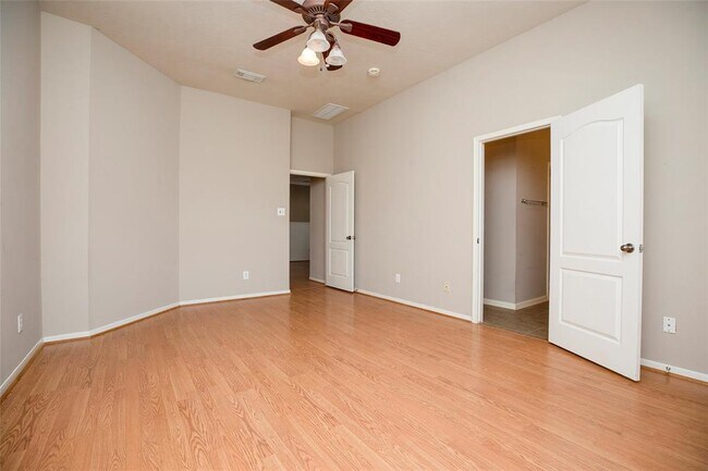Building Photo - 10511 Saratoga Square
