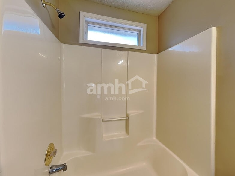 Building Photo - 1633 Sparrow Wood Ln SW