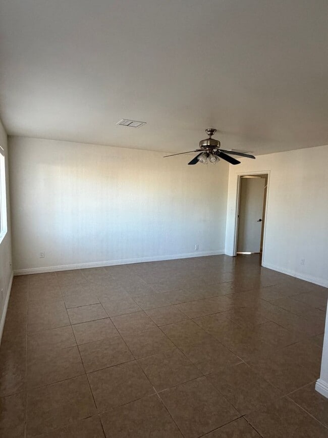 Building Photo - Charming 3 Bedroom with Huge Master Suite