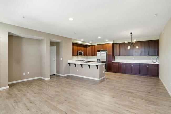 Building Photo - 837 Font-