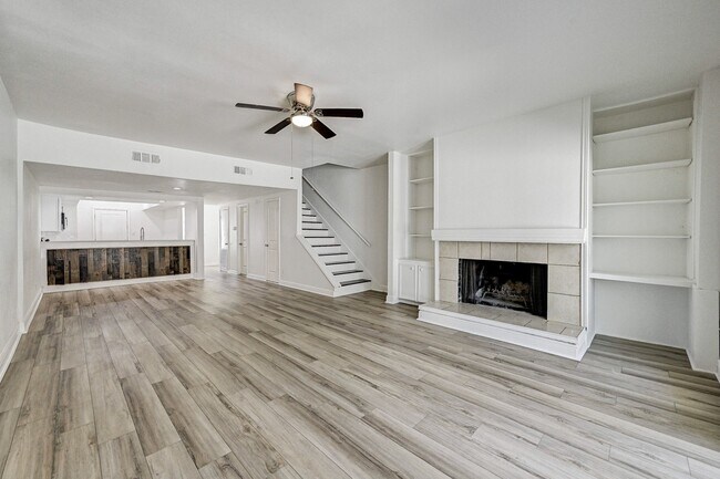Building Photo - 2022 Lakewood Ct