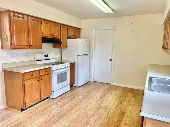 Building Photo - 7141 Margarets Ln