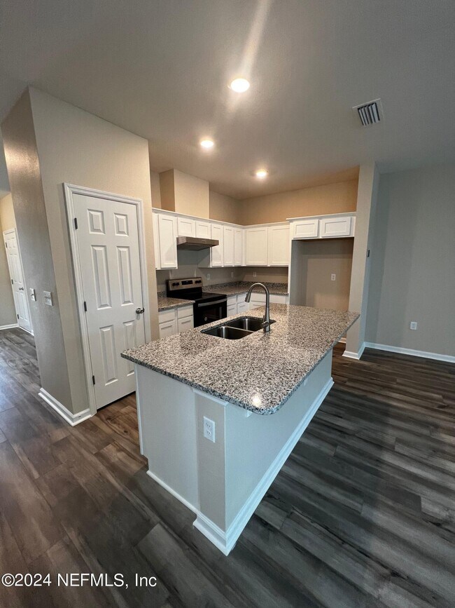 Building Photo - 11804 Beardgrass Wy