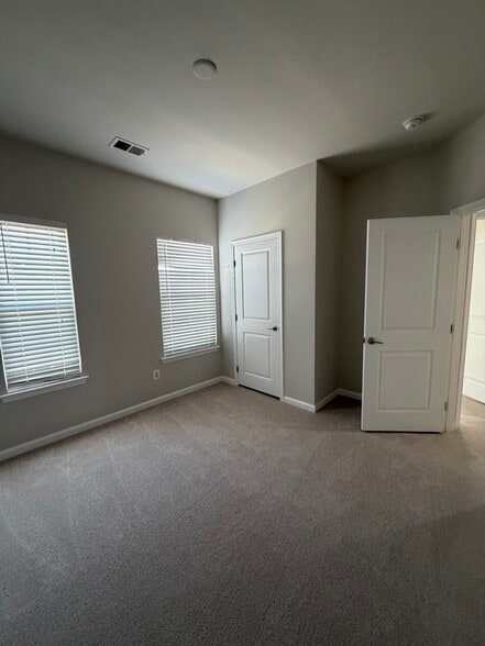 Building Photo - 45903 Peach Oak Terrace