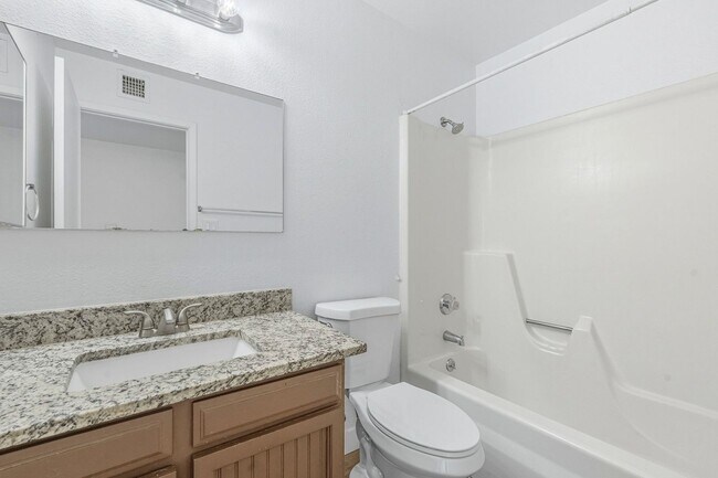 Building Photo - Wonderful East Valley Home! 4bedroom 1.5 B...