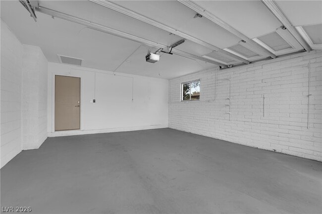 Building Photo - 2845 Rosanna St