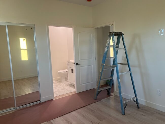 Building Photo - 7538 Cozycroft Ave