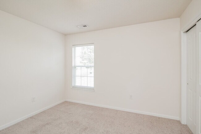 Building Photo - 12529 Oakton Hunt Dr
