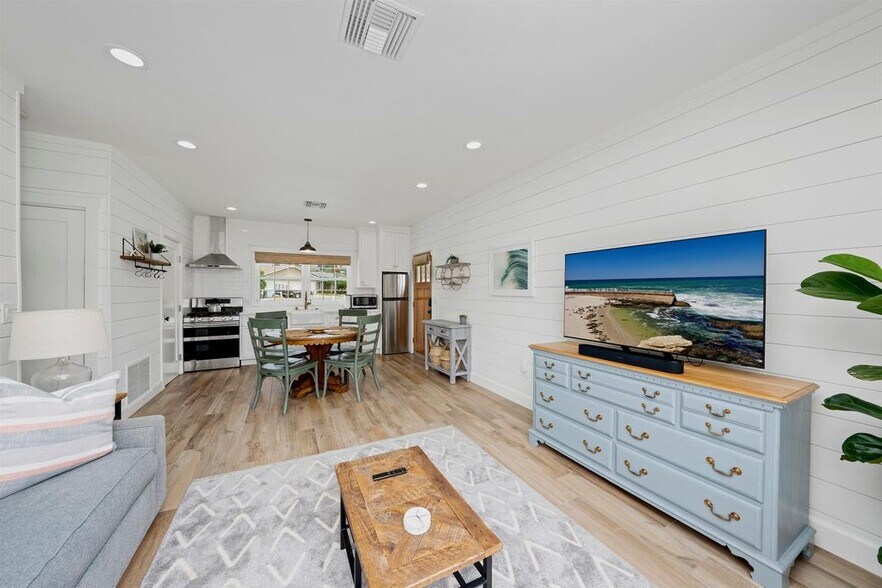 Building Photo - 2103 Loquat Pl