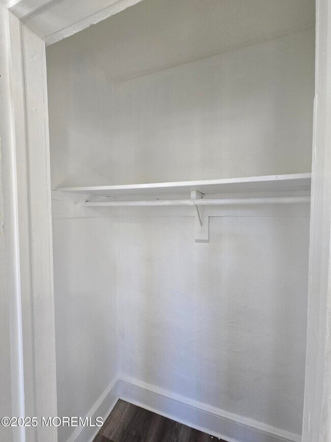 Building Photo - 1501-1503-1503 Bangs Ave