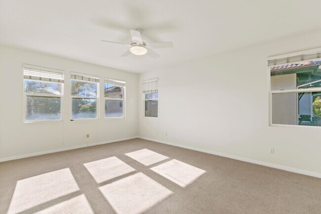 Building Photo - Remodeled 5 Bedroom Home in HOA