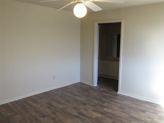 Building Photo - 4527 Terrace Manor Dr