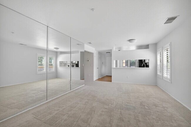 Building Photo - 1123 S Villa Way