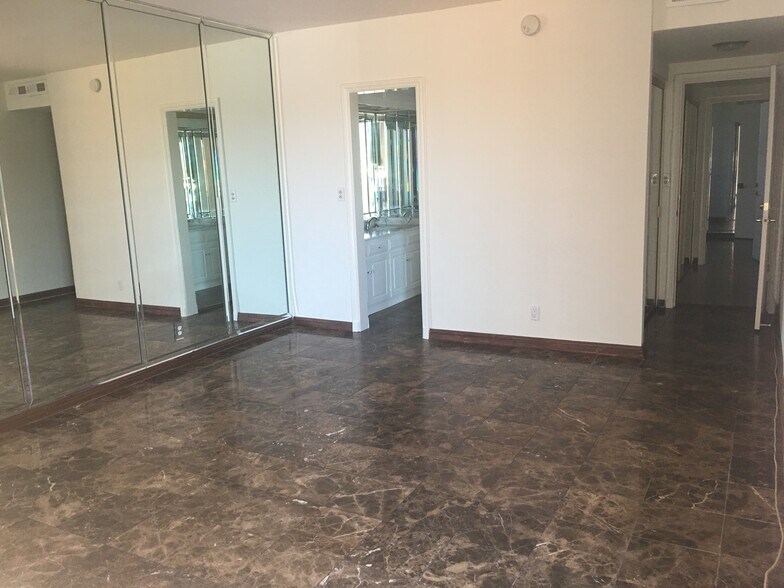 Master bedroom - 11044 Ophir Dr