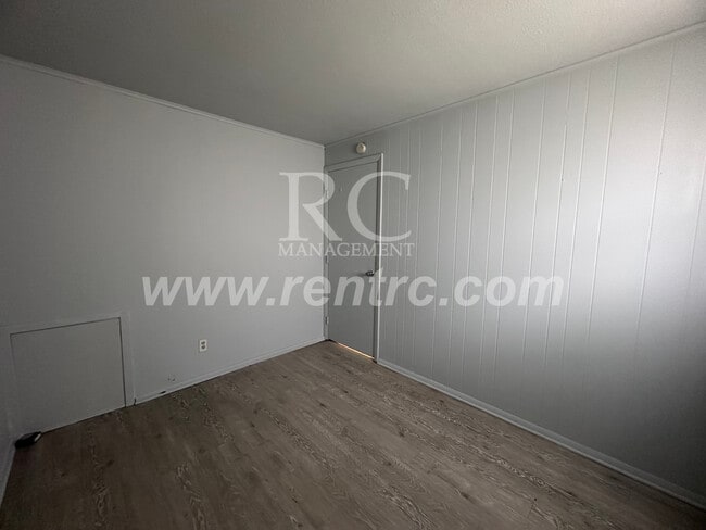 Building Photo - 5 Grace-
