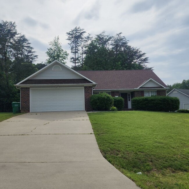 Building Photo - One Level House with a Double Garage FOR R...