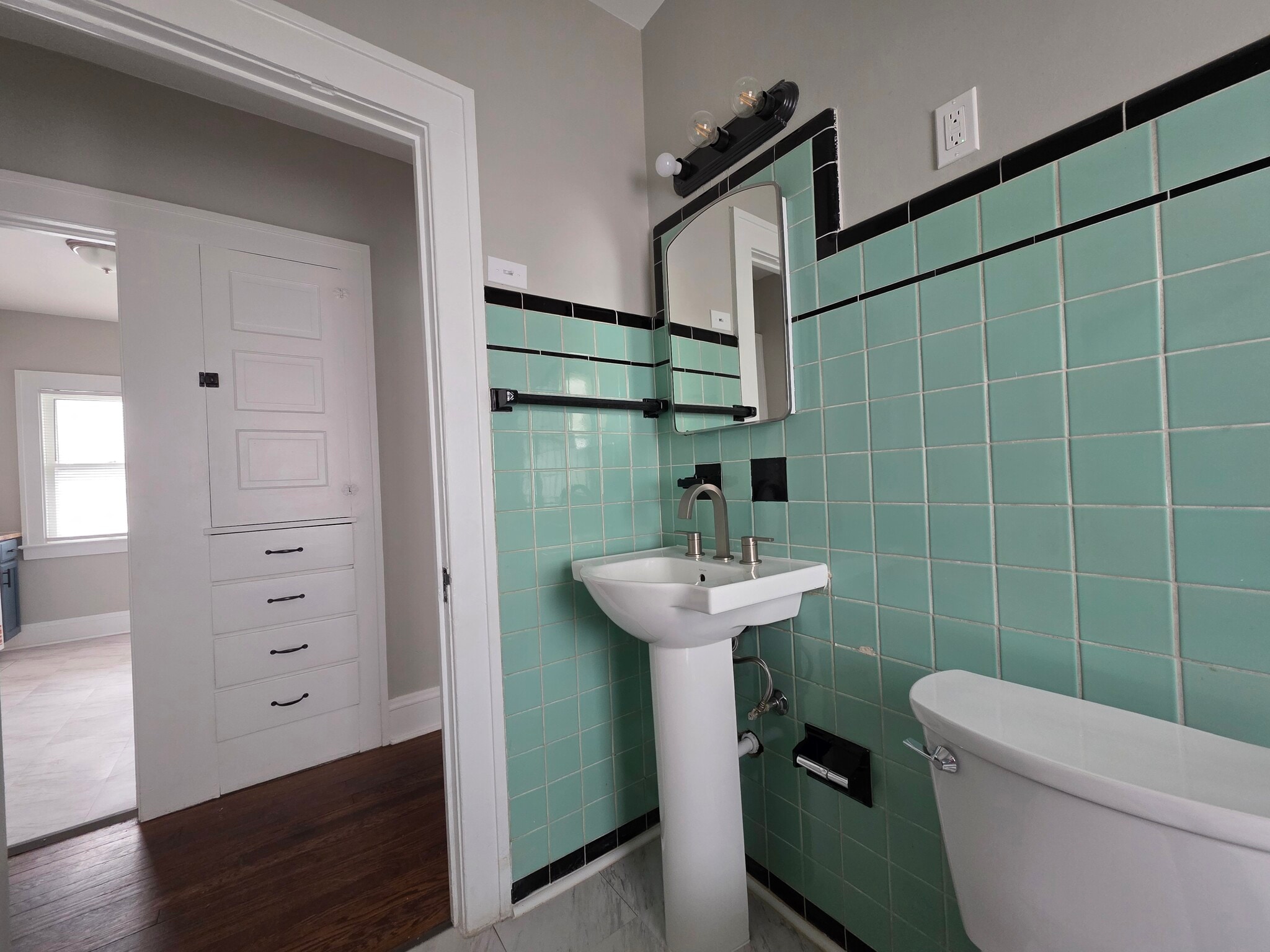 1648 Bathroom - 1646 Waterbury Rd