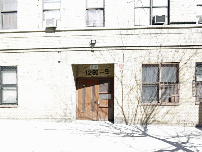 Building Photo - 1291 Sheridan Ave