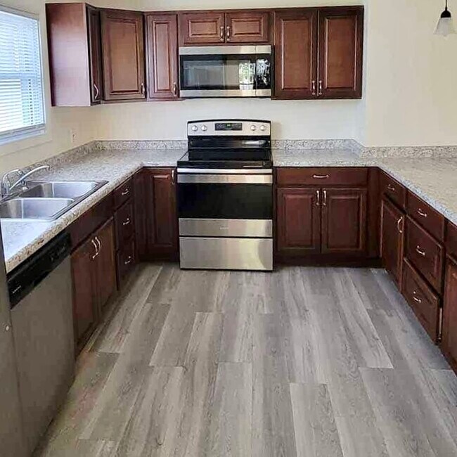 Building Photo - 2407 Carrelton Dr