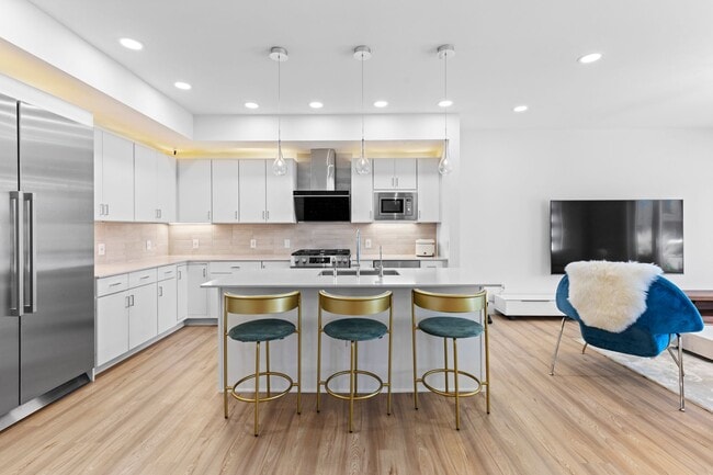 Building Photo - Exclusive Townhome in The Vue at Celebration Pointe