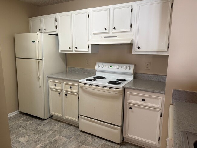 Building Photo - Spacious 2B/2B Renovated Condo - The Reserve in Bluffton - No July Rent!!