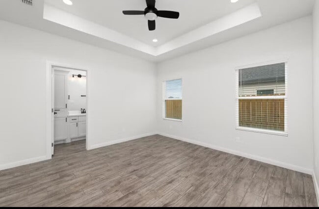Building Photo - 218 Faith Dr