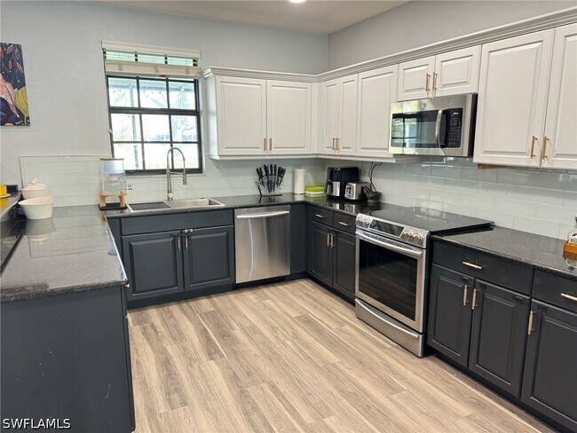 Building Photo - 15582 Summit Pl Cir