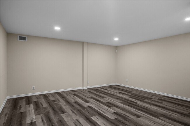 Building Photo - 1909 16th Ave N