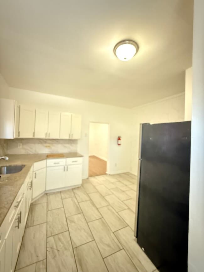 Building Photo - Amazing 3 beds 1bath FULLY ELECTRIC HOUSE