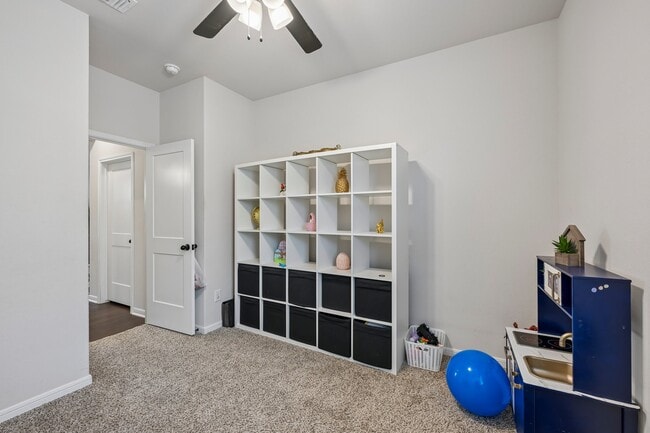 Building Photo - 716 Killam Dr