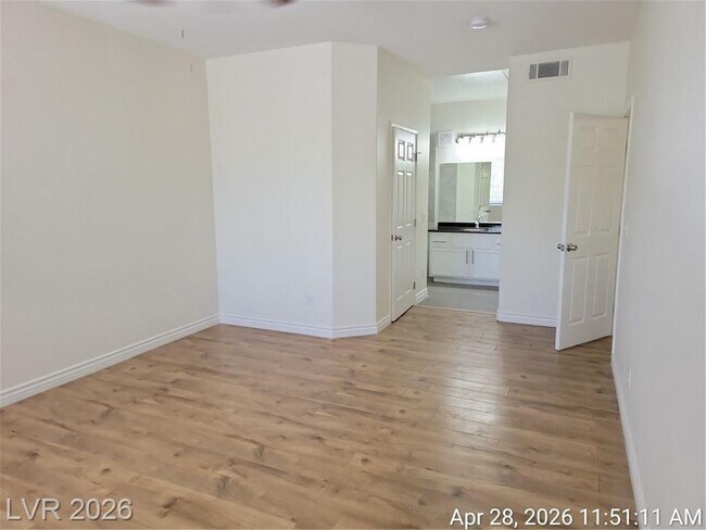 Building Photo - Gated Falls Condo with 3 Bedrooms, Granite Kitchen & Resort Amenities