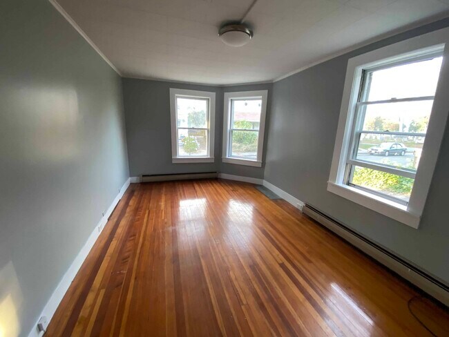 Building Photo - 49 Walnut St