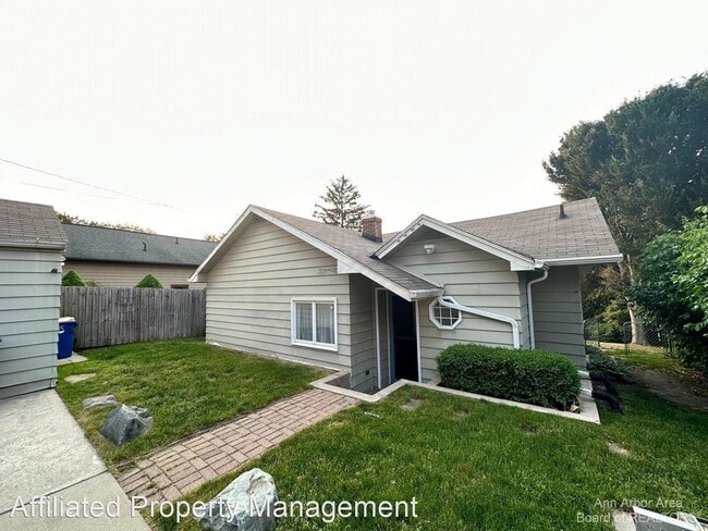 Building Photo - 3 br, 2 bath House - 3330 Lexington Rd