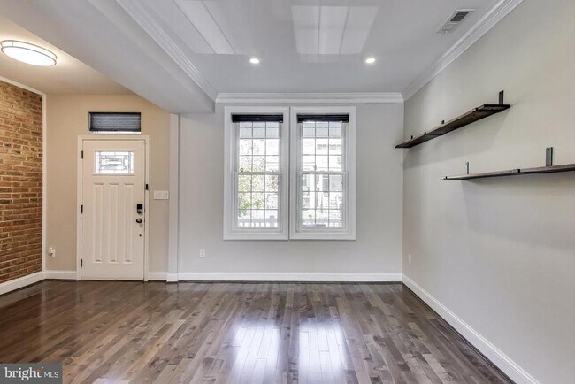 Primary Photo - 317 Todd Pl NE