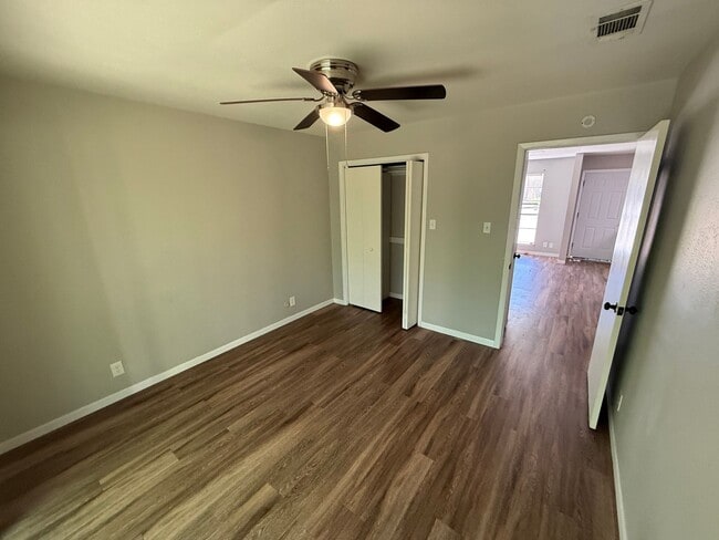 Building Photo - 2916 Bernice Dr