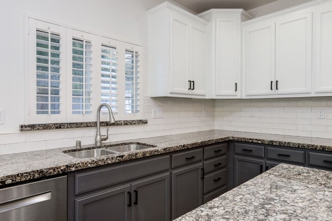Building Photo - 4 Bed / 3 Bath San Bruno home in highly de...