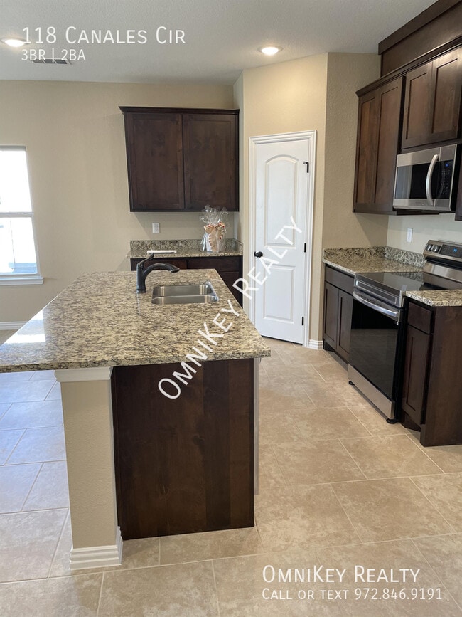 Building Photo - 118 Canales Cir
