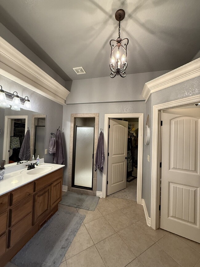 Building Photo - Custom 5 BR / 3 Car Garage, Home theater, ...