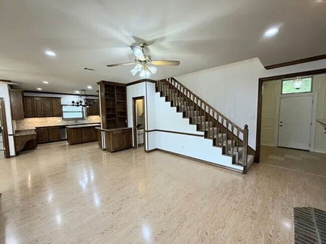 Building Photo - 4652 Portrait Ln