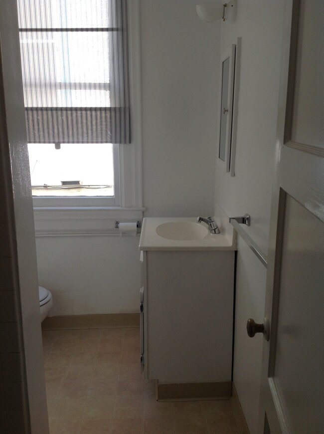 Building Photo - 2524 J St