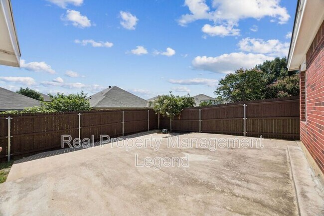 Building Photo - 8109 Dripping Springs Dr