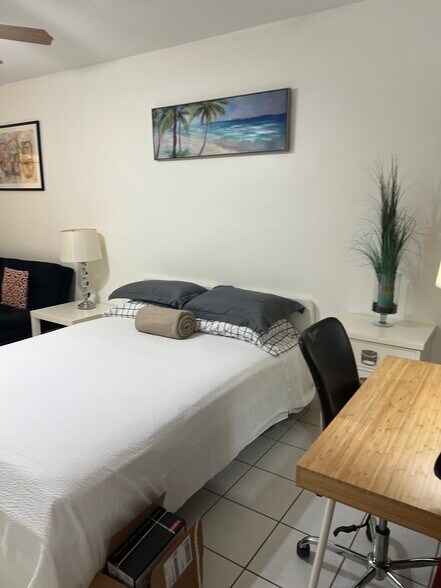 Queen bed - 3204 SE 7th St