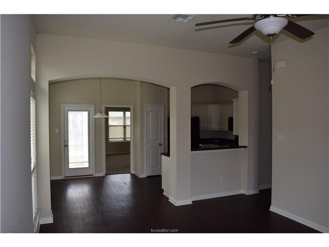 Building Photo - Stunning 3 Bed, 2 Bath in Creek Meadows!